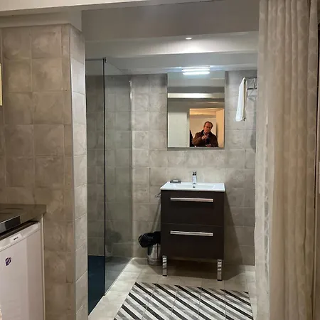 Studette Terrasse, Calme, Proche Centre *